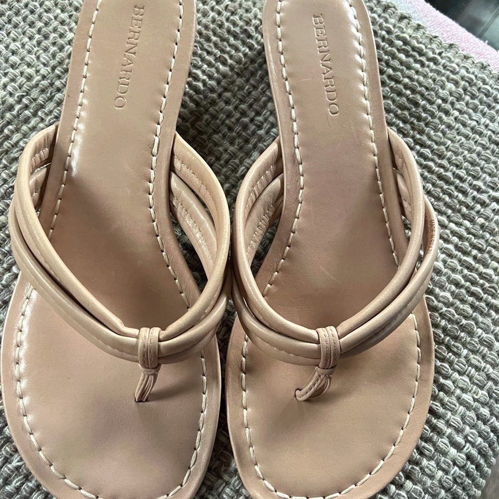 Bernardo thong sandals